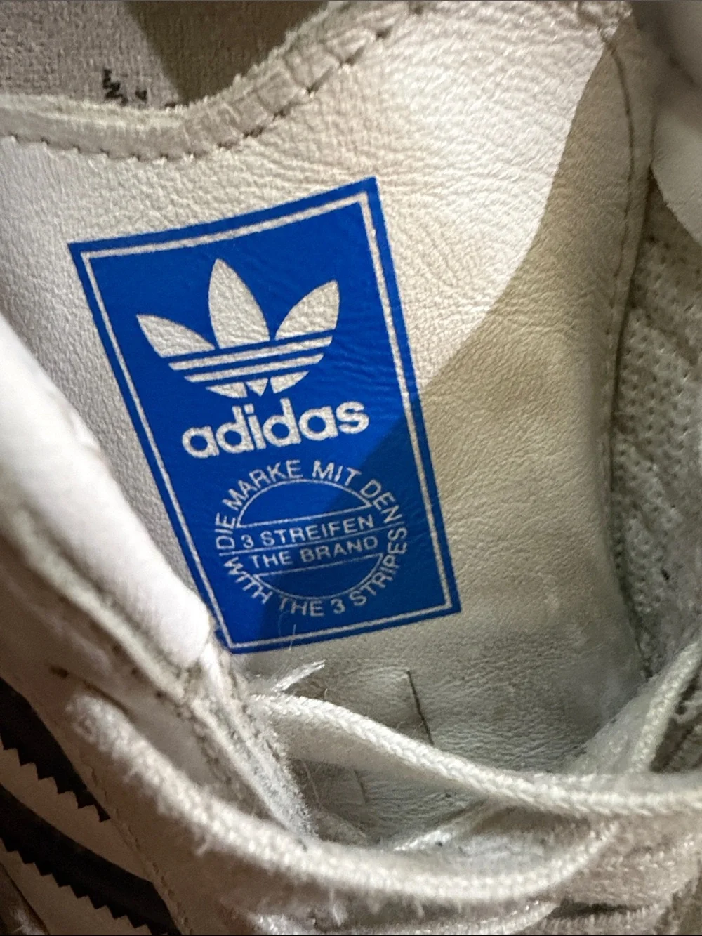 Adidas Samba Classic Men/Female White and black stripes.